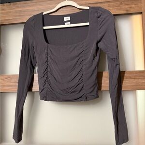Wilfred Charcoal Square-Neck Ruched Long Sleeve Crop Top